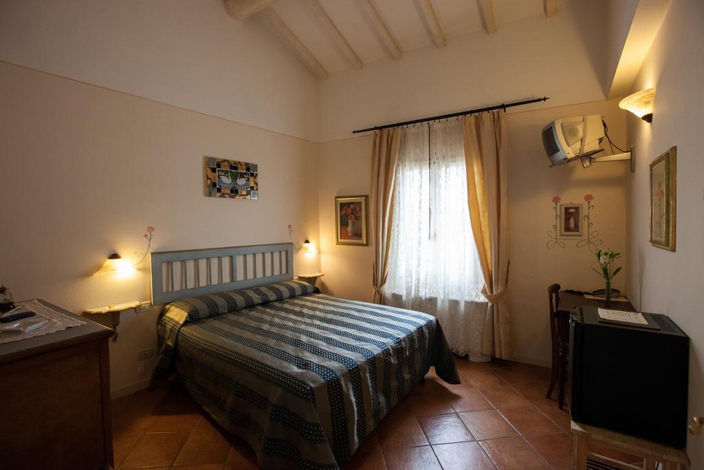 Hotel Locanda Degli Artisti Borgo San Lorenzo Ruang foto