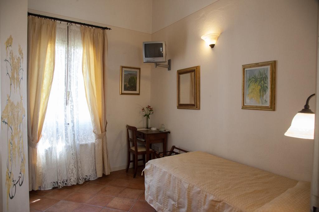 Hotel Locanda Degli Artisti Borgo San Lorenzo Ruang foto