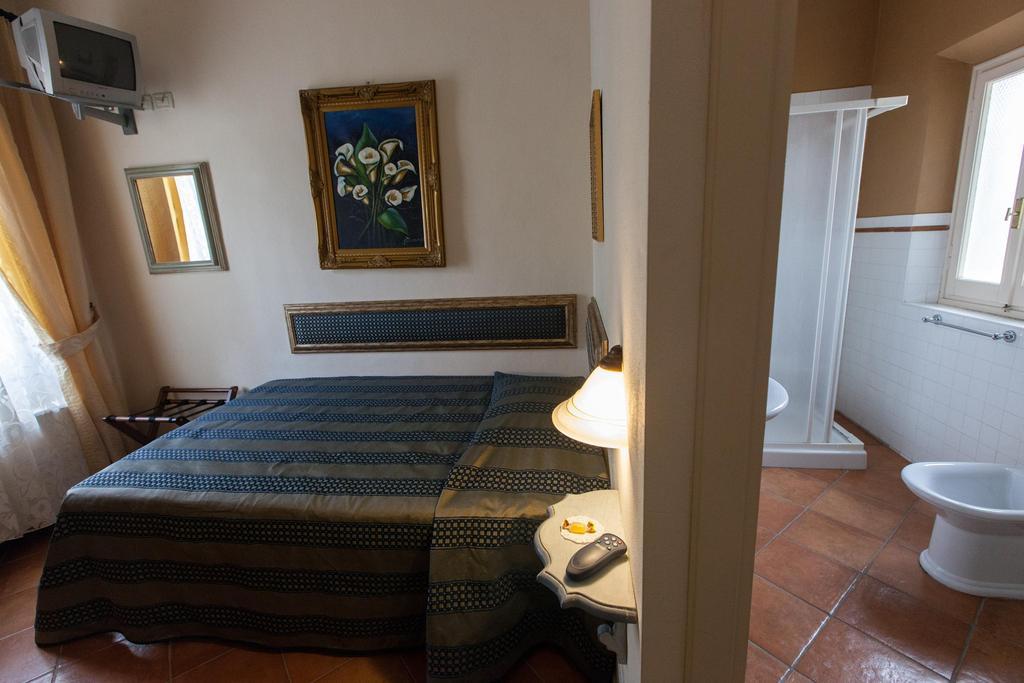 Hotel Locanda Degli Artisti Borgo San Lorenzo Ruang foto