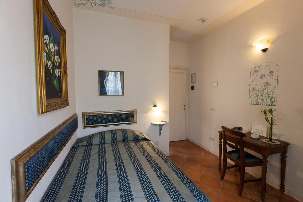 Hotel Locanda Degli Artisti Borgo San Lorenzo Ruang foto