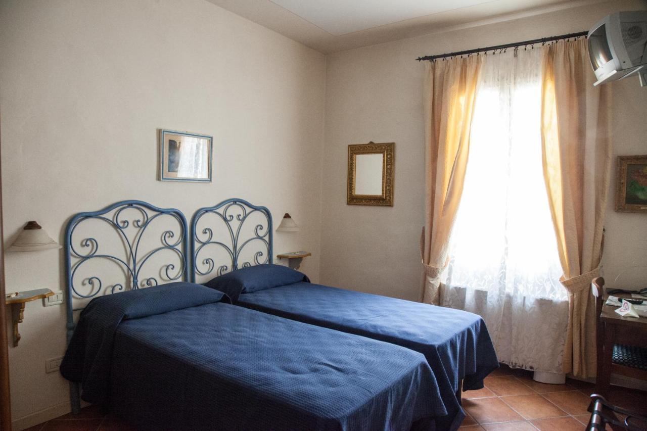 Hotel Locanda Degli Artisti Borgo San Lorenzo Bagian luar foto